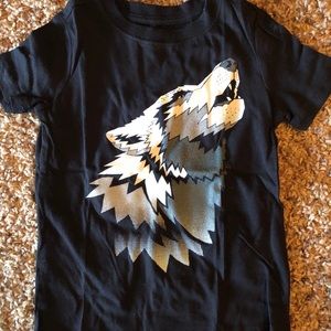 Black wolf tshirt